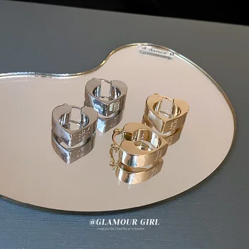 Nowe Hollow Miłość Ucho Klamry Metalowe Prosta Konstrukcja Poczucie Kolczyki Nowy Temperament Ucho Biżuteria Kobiet